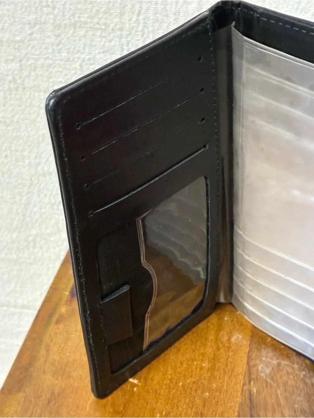 Vintages Harley-Davidson Black Leather Bifold Wallet with Silver Shield Emblem